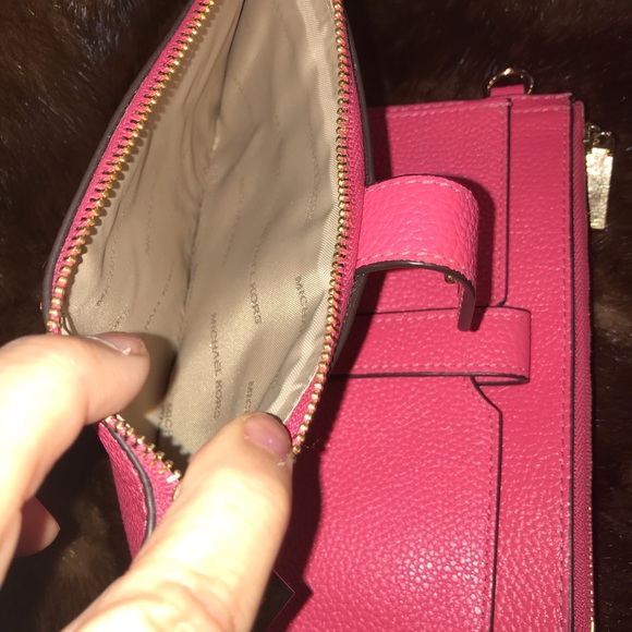 Michael Kors Wallet - Picture 4 of 8